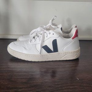 Veja Sneakers Size 5 US / EU 36